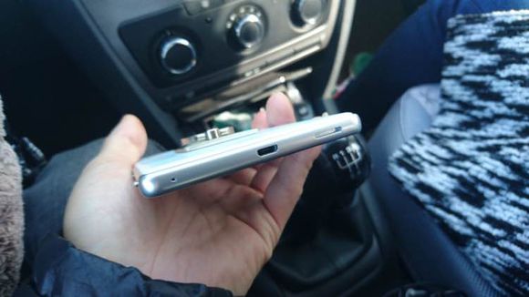 HUGE 6-inch Sony Xperia spotted with Front Flash 5