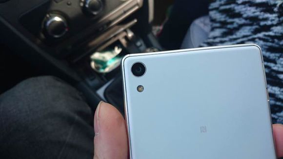 HUGE 6-inch Sony Xperia spotted with Front Flash 6