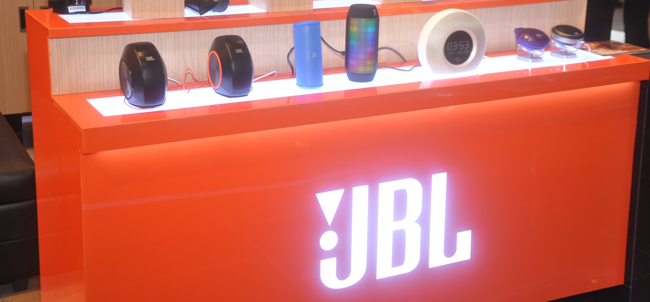 JBL has announced a Noice-Cancellation Headphone with USB Type-C 7