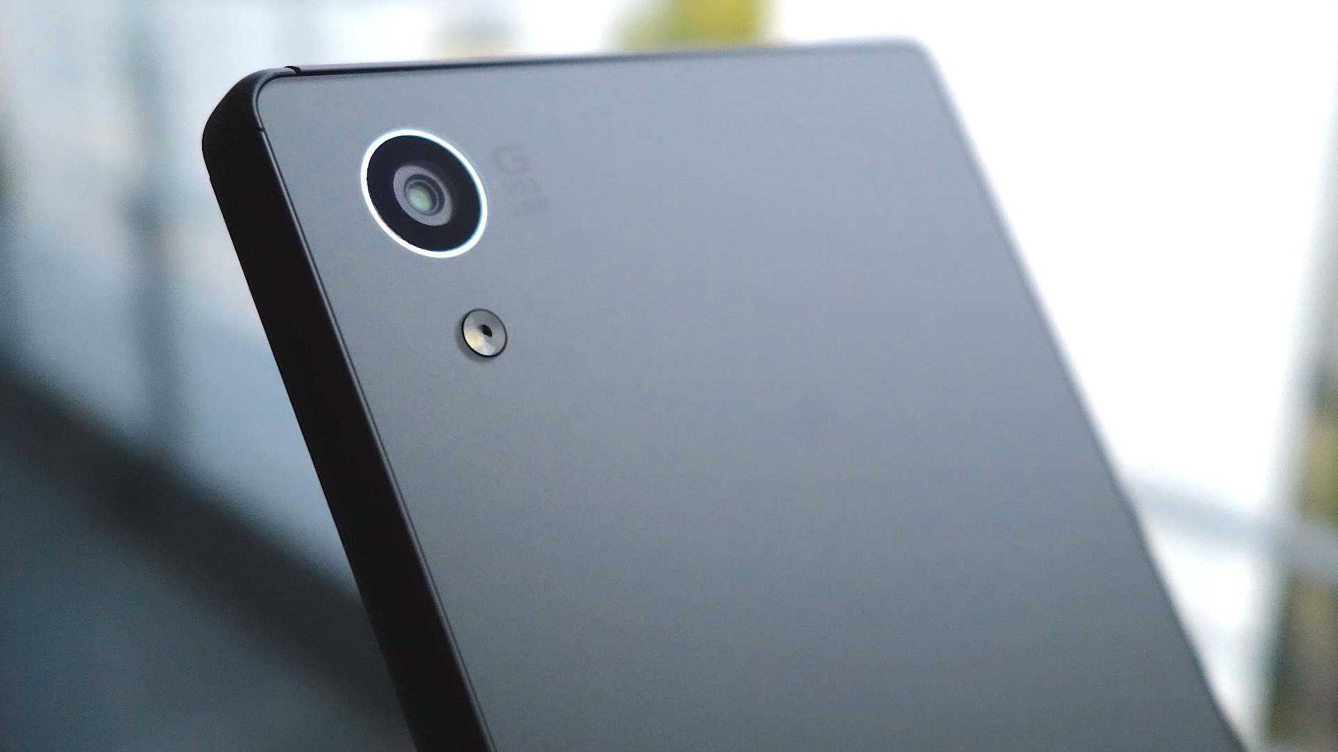 Deal Alert : Grab a Sony Xperia Z5 with $100 off 1