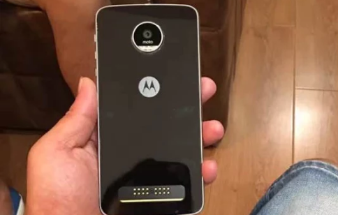 Android 7.1.1 hits Moto Z Play in USA 1