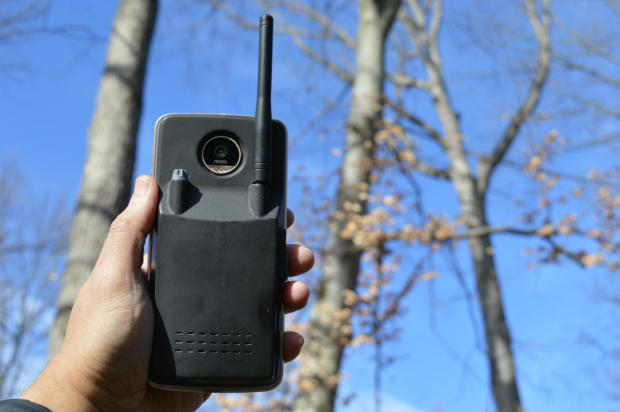 This Moto Mod can turn your smartphone into a walkie-talkie 2