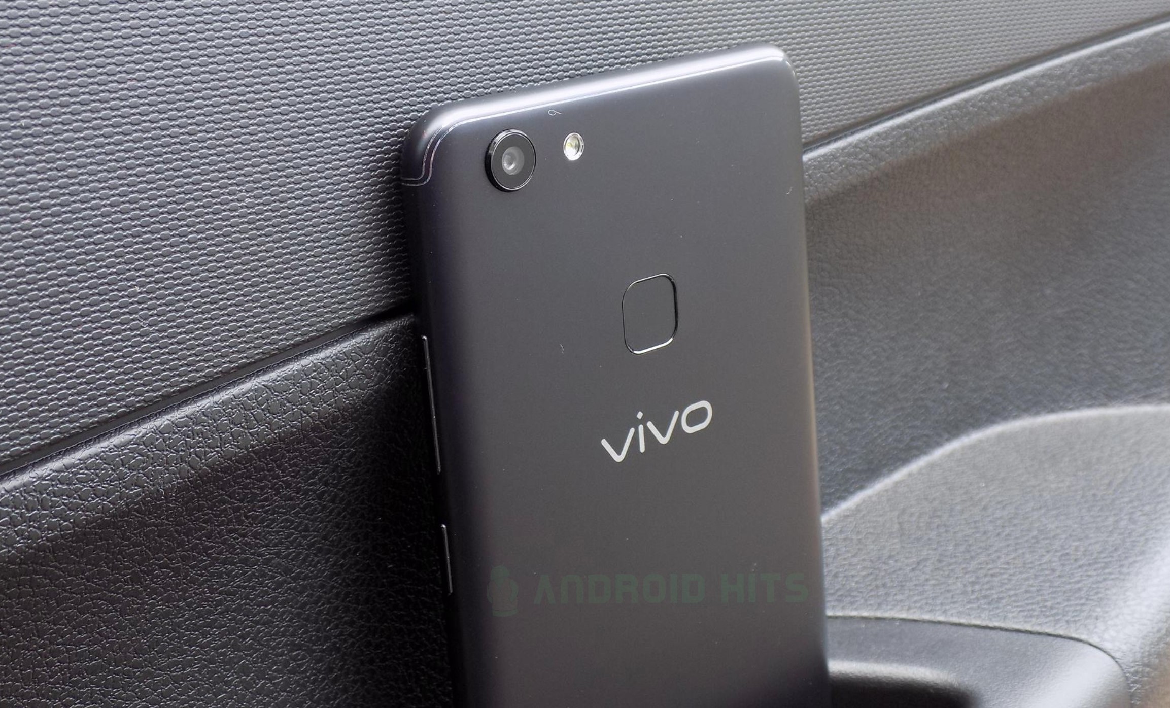 Vivo launches new smartphone V7 Plus in India with 24MP Selfie Cam and 18:9 ratio Screen 3