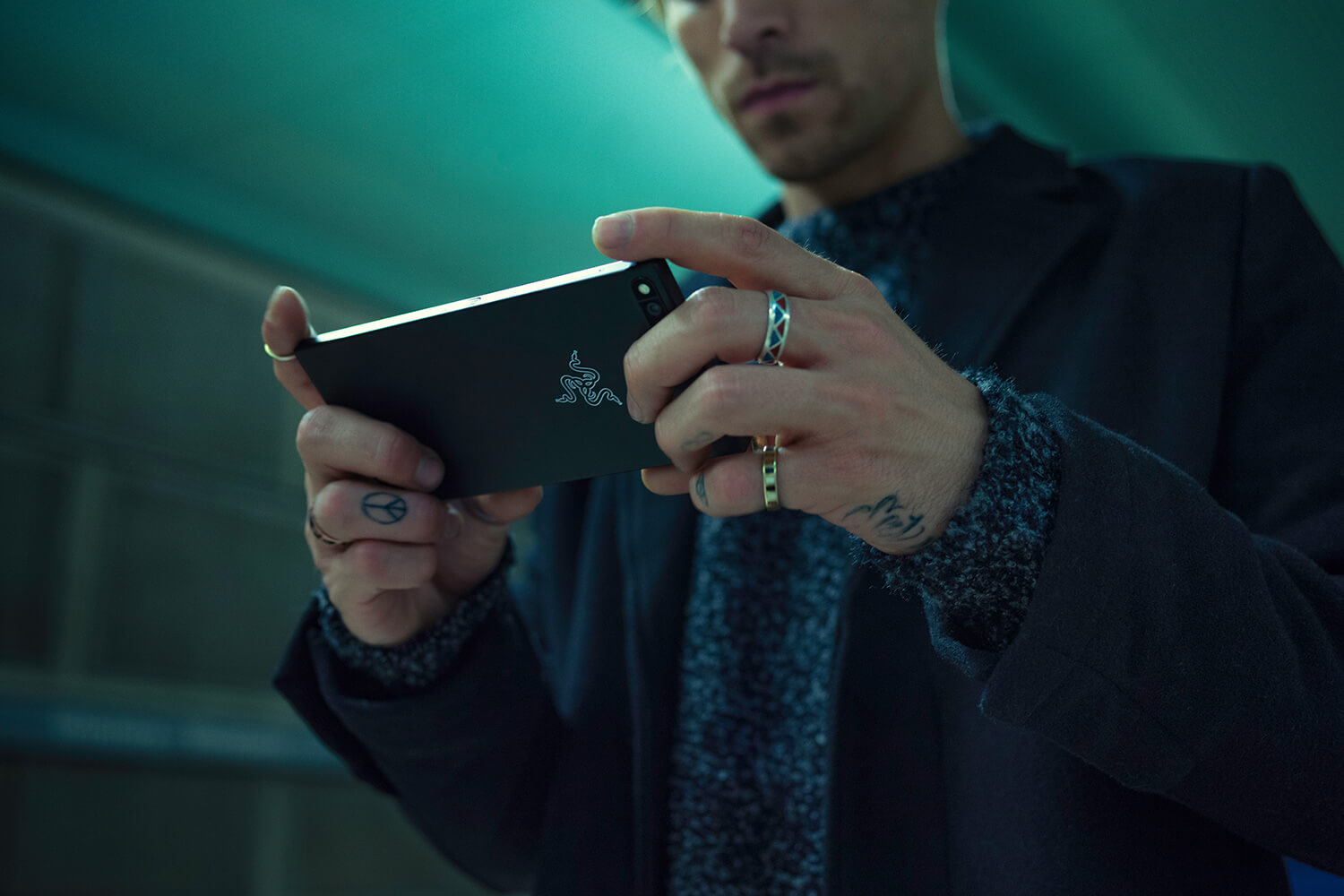 Razer phone announced with Adaptable DIsplay, 8GB RAM 9