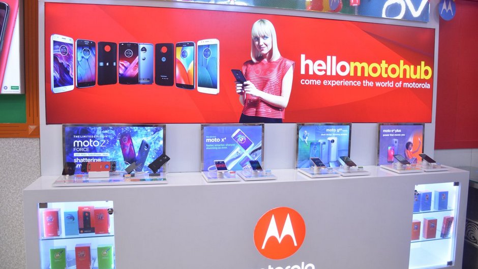 Motorola opens 100 new Moto Hubs in India to sell more products in the market 3
