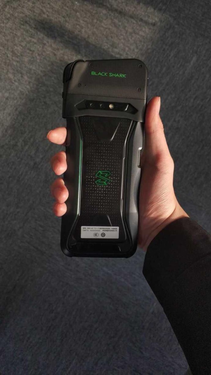 Xiaomi Blackshark gaming smartphone spotted in live image 2 Xiaomi Blackshark gaming smartphone spotted in live image 2