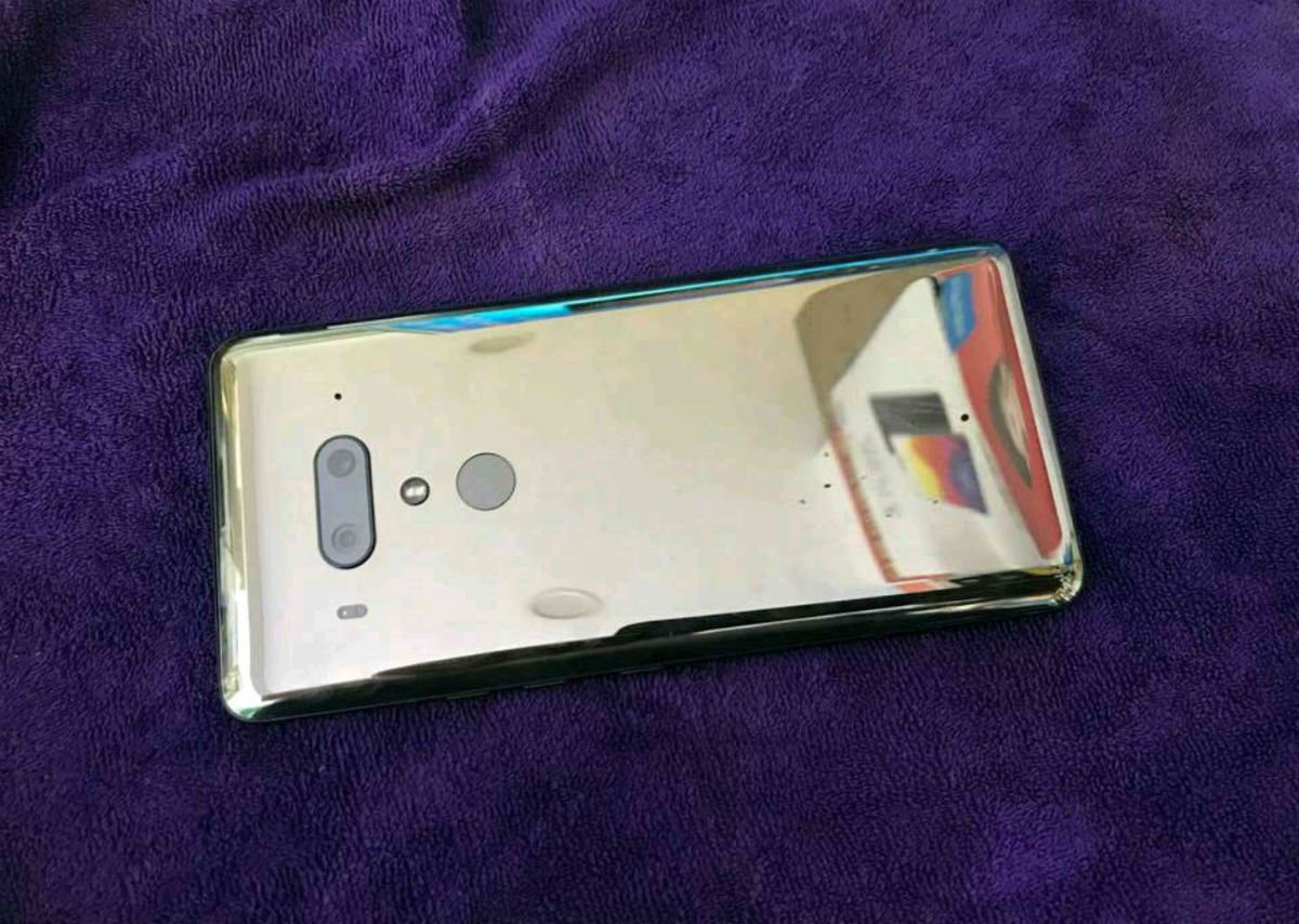 HTC U12+ leaks in the wild; shows dual front-camera 1