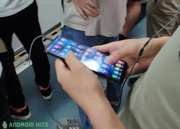Vivo NEX spotted in the wild on public transit 2 Vivo NEX