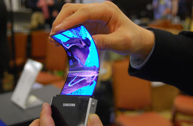 Samsung plans to launch the alleged Galaxy X on this November, says Samsung CEO 2 Samsung-foldable-display-phone